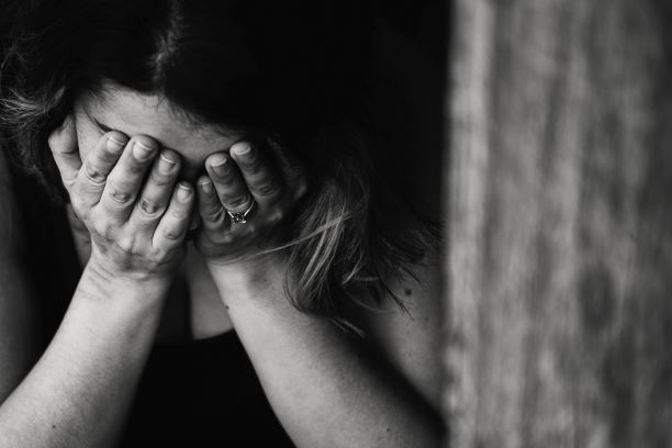Симптомы и лечение послеродовой депрессии